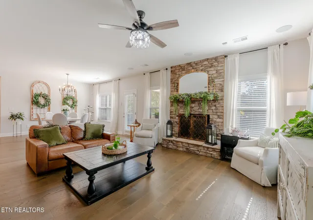 Photo 3 of Single family home for sale at 125 Ashton Flds Dr, Lenoir City, TN 37772 | MLS# 1360133 | Listing updated on 2026-10-29