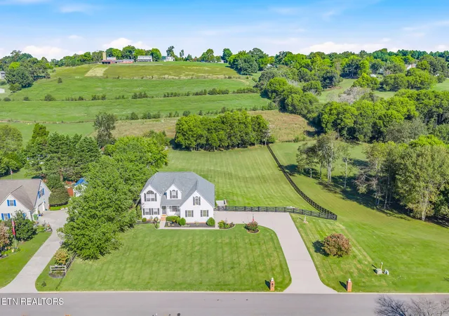 Photo 2 of Single family home for sale at 3716 Laurel Ridge Dr, Maryville, TN 37801 | MLS# 1358802 | Listing updated on 2026-10-28