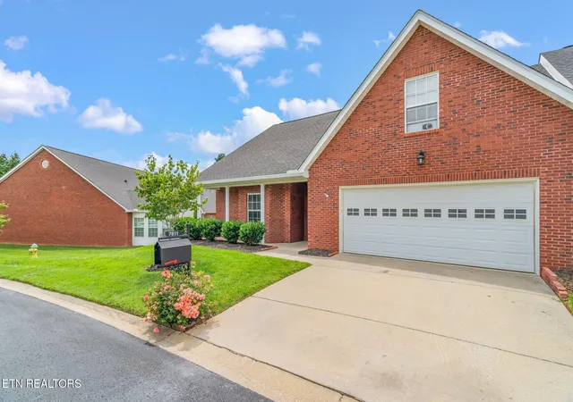 Listing Photo 1 - Condo for sale in building located at 7811 Thomas Henry Wy, Knoxville, TN 37938