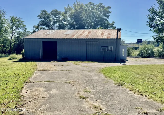 Photo 4 of Single family home for sale at 6335 Highway 411, Madisonville, TN 37354 | MLS# 1359263 | Listing updated on 2026-10-30