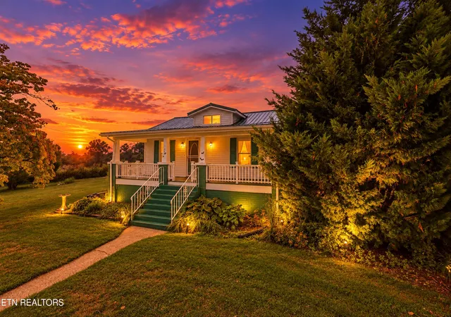 Photo 3 of Sale Pending at 105 Peach Orchard Rd, Clinton, TN 37716 | MLS# 1358852 | Listing updated on 2026-10-27