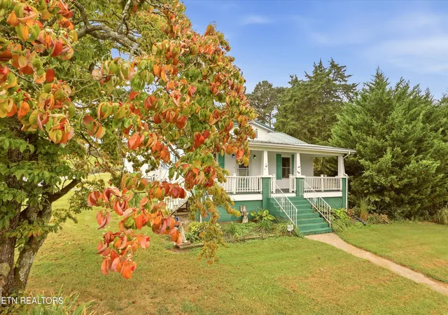 Photo 4 of Sale Pending at 105 Peach Orchard Rd, Clinton, TN 37716 | MLS# 1358852 | Listing updated on 2026-10-27
