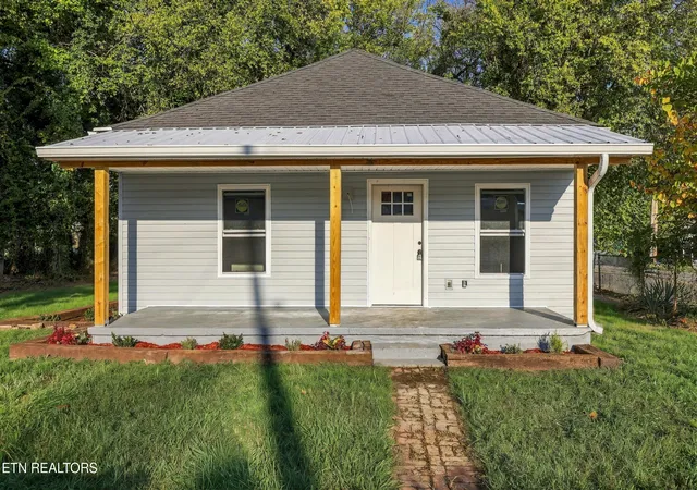 Photo 4 of Sale Pending at 1423 Jefferson Ave, Maryville, TN 37804 | MLS# 1358883 | Listing updated on 2026-10-28