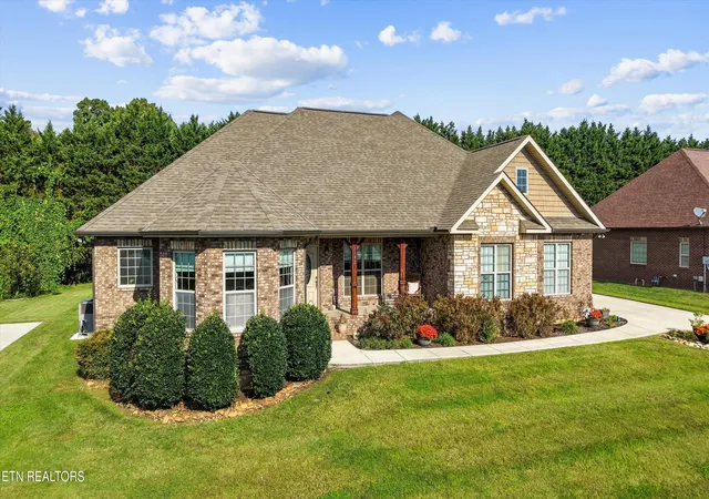 Photo 2 of Single family home for sale at 1132 Linford Cir, Alcoa, TN 37701 | MLS# 1360002 | Listing updated on 2026-10-29