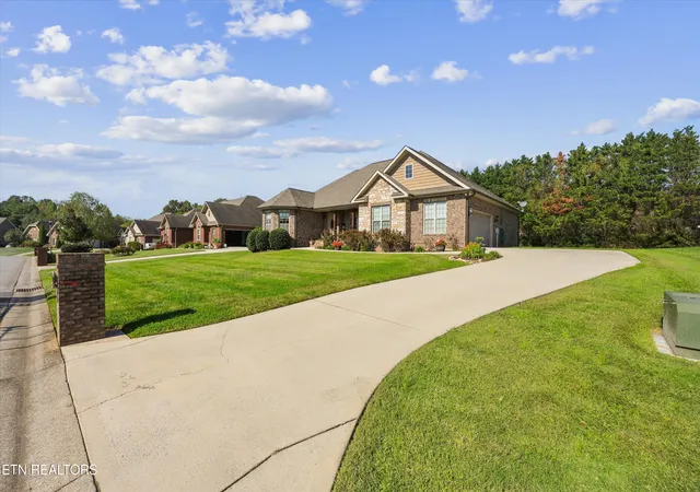 Photo 3 of Single family home for sale at 1132 Linford Cir, Alcoa, TN 37701 | MLS# 1360002 | Listing updated on 2026-10-29