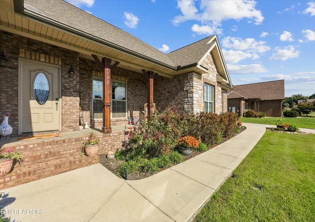 Photo 4 of Single family home for sale at 1132 Linford Cir, Alcoa, TN 37701 | MLS# 1360002 | Listing updated on 2026-10-29