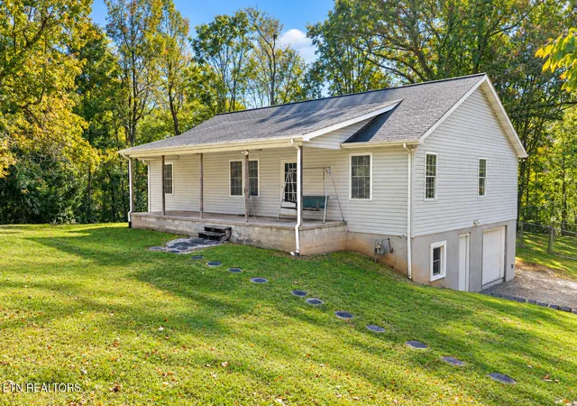Photo 3 of Sale Pending at 2300 Alberta Dr, Knoxville, TN 37920 | MLS# 1359568 | Listing updated on 2026-10-28
