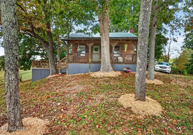 Photo 2 of Single family home for sale at 726 Essary Rd, Tazewell, TN 37879 | MLS# 1358982 | Listing updated on 2026-10-23