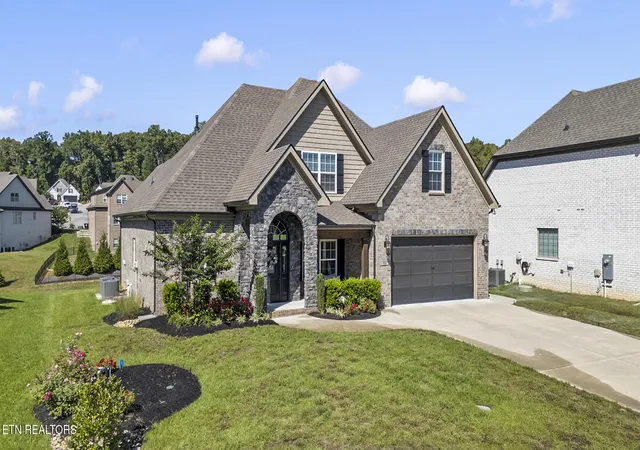 Photo 1 of Single family home for sale at 921 Valley Glen Blvd, Knoxville, TN 37922 | MLS# 1358998 | Listing updated on 2026-10-28