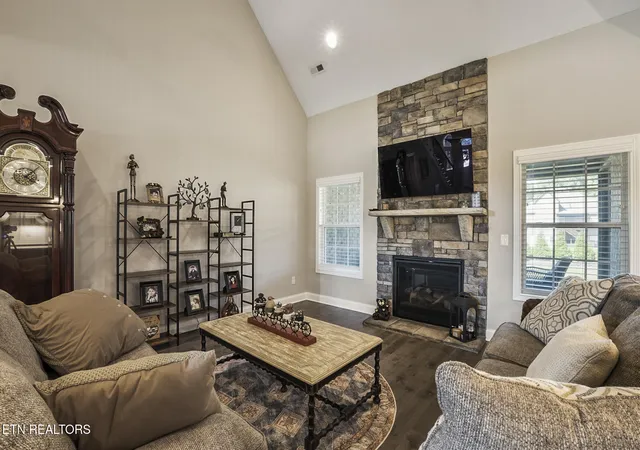 Photo 4 of Single family home for sale at 921 Valley Glen Blvd, Knoxville, TN 37922 | MLS# 1358998 | Listing updated on 2026-10-28