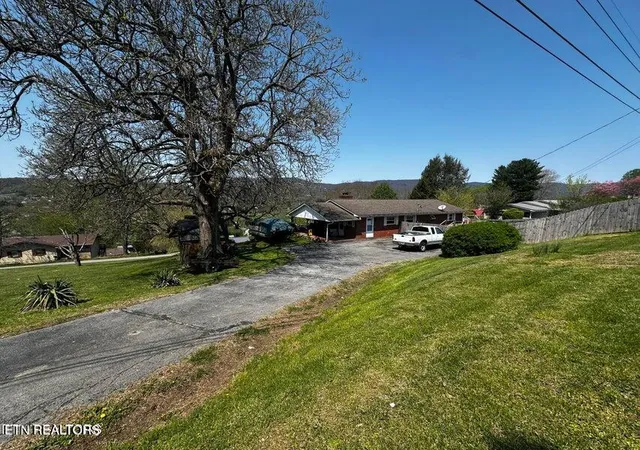 Photo 3 of Single family home for sale at 169 Oxford Cir, Harrogate, TN 37752 | MLS# 1359028 | Listing updated on 2026-10-15