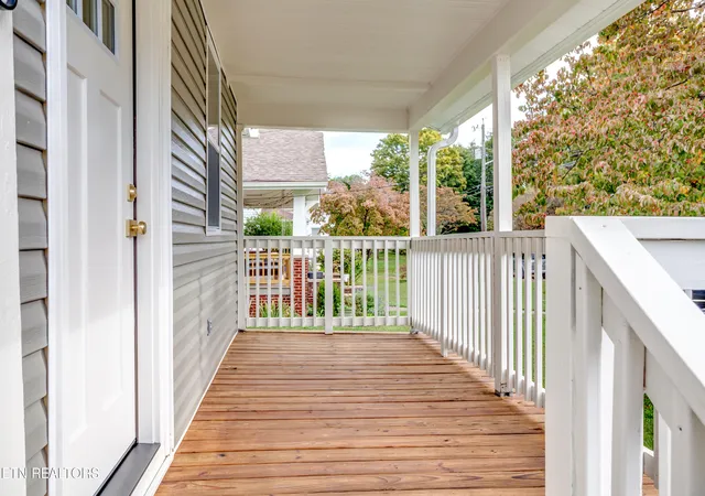 Photo 1 of Sale Pending at 313 Lynnwood Dr, Knoxville, TN 37918 | MLS# 1359163 | Listing updated on 2026-10-26