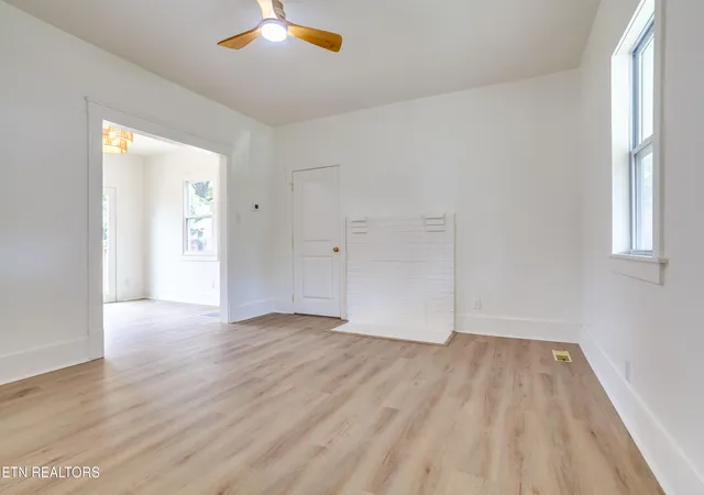 Photo 2 of Sale Pending at 313 Lynnwood Dr, Knoxville, TN 37918 | MLS# 1359163 | Listing updated on 2026-10-26