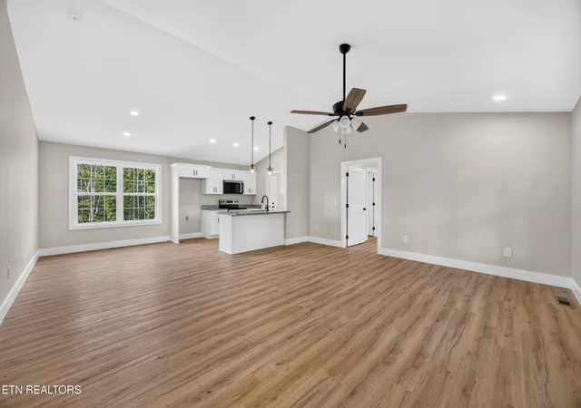 Photo 4 of Single family home for sale at 997 Hutchins Bnd Rd, Sparta, TN 38583 | MLS# 1359159 | Listing updated on 2026-10-30