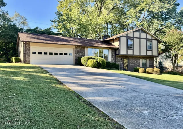 Photo 1 of Single family home for sale at 910 Lakewood Dr, Jefferson City, TN 37760 | MLS# 1359099 | Listing updated on 2026-10-21