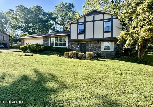 Photo 2 of Single family home for sale at 910 Lakewood Dr, Jefferson City, TN 37760 | MLS# 1359099 | Listing updated on 2026-10-21