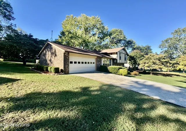 Photo 3 of Single family home for sale at 910 Lakewood Dr, Jefferson City, TN 37760 | MLS# 1359099 | Listing updated on 2026-10-21