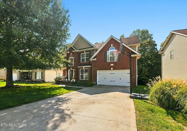 Photo 2 of Sale Pending at 2019 Fall Hvn Ln, Knoxville, TN 37932 | MLS# 1359261 | Listing updated on 2026-10-28