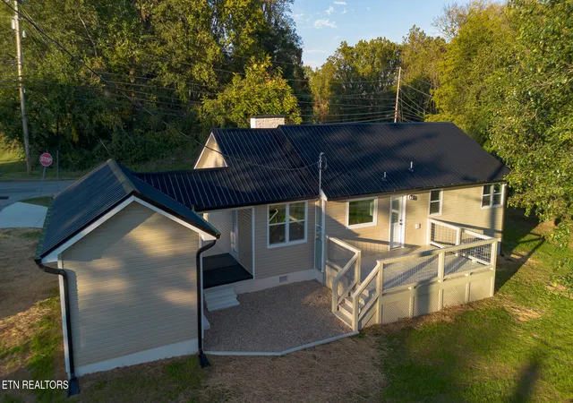 Photo 3 of Single family home for sale at 815 W Mountcastle St, Jefferson City, TN 37760 | MLS# 1359121 | Listing updated on 2026-10-30