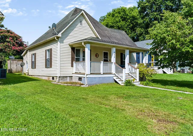 Photo 1 of Single family home for sale at 202 Kingwood Rd, Knoxville, TN 37918 | MLS# 1359655 | Listing updated on 2026-10-29