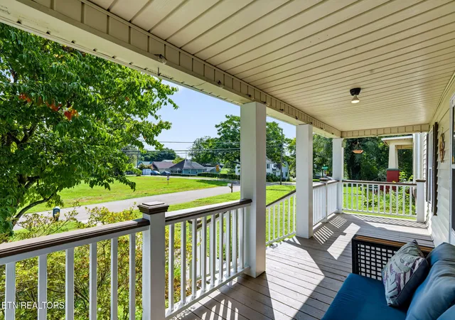 Photo 4 of Single family home for sale at 202 Kingwood Rd, Knoxville, TN 37918 | MLS# 1359655 | Listing updated on 2026-10-29