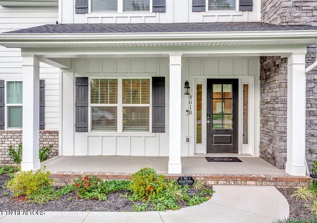 Photo 1 of Single family home for sale at 3010 Port Royal Ln, Knoxville, TN 37938 | MLS# 1359253 | Listing updated on 2026-10-30
