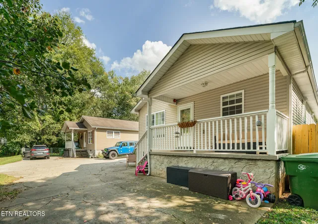 Photo 1 of Single family home for sale at 1606 Sevierville Rd, Maryville, TN 37804 | MLS# 1359285 | Listing updated on 2026-10-29
