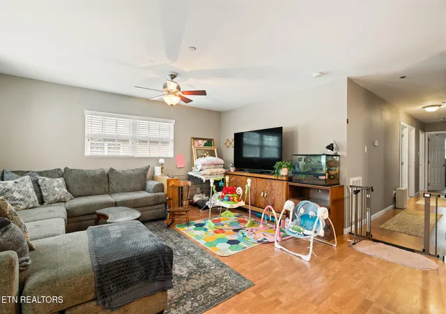 Photo 4 of Single family home for sale at 1606 Sevierville Rd, Maryville, TN 37804 | MLS# 1359285 | Listing updated on 2026-10-29