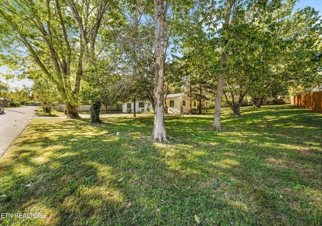 Photo 2 of Single family home for sale at 5201 Pryor Dr, Knoxville, TN 37921 | MLS# 1359803 | Listing updated on 2026-10-29