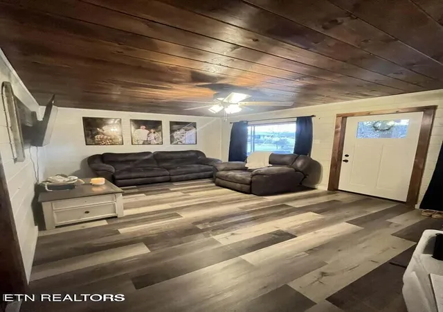 Photo 1 of Sale Pending at 35 Buffalo Rd, Oneida, TN 37841 | MLS# 1359385 | Listing updated on 2026-10-26