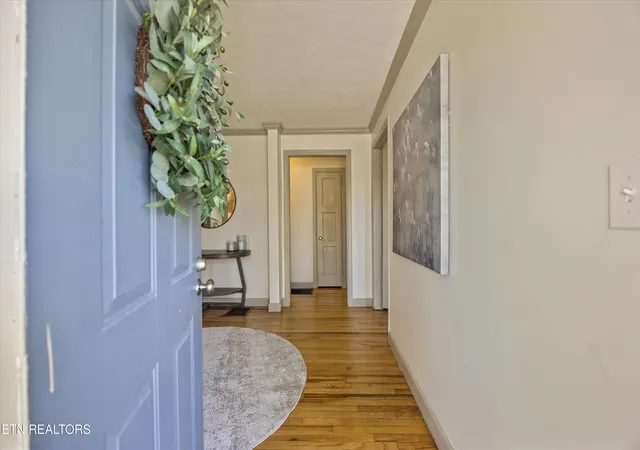 Photo 2 of Single family home for sale at 209 S Laurel Cir, Knoxville, TN 37912 | MLS# 1359904 | Listing updated on 2026-10-26