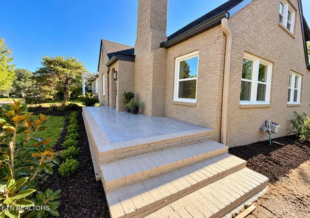 Photo 3 of Single family home for sale at 2554 Woodbine Ave, Knoxville, TN 37914 | MLS# 1359540 | Listing updated on 2026-10-29