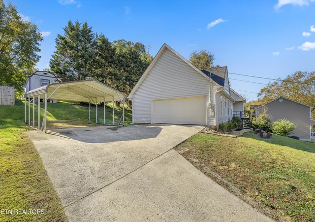 Photo 2 of Single family home for sale at 1125 Melton Hl Cir, Clinton, TN 37716 | MLS# 1360101 | Listing updated on 2026-10-26