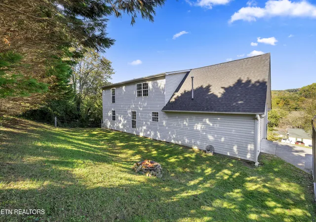 Photo 4 of Single family home for sale at 1125 Melton Hl Cir, Clinton, TN 37716 | MLS# 1360101 | Listing updated on 2026-10-26