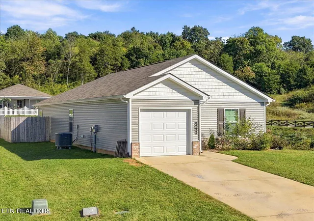 Photo 2 of Single family home for sale at 2068 Southwood Cir, Morristown, TN 37813 | MLS# 1359598 | Listing updated on 2026-10-21