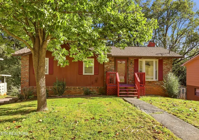 Photo 1 of Single family home for sale at 1324 Iroquois St, Knoxville, TN 37915 | MLS# 1359611 | Listing updated on 2026-10-21