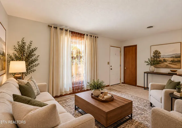 Photo 3 of Single family home for sale at 1324 Iroquois St, Knoxville, TN 37915 | MLS# 1359611 | Listing updated on 2026-10-21