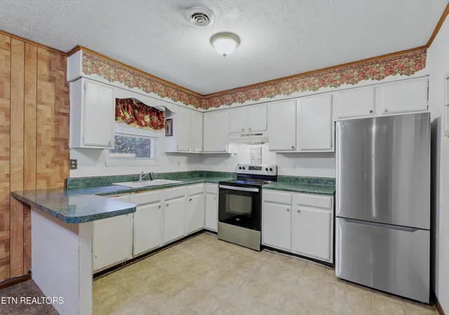 Photo 4 of Single family home for sale at 1324 Iroquois St, Knoxville, TN 37915 | MLS# 1359611 | Listing updated on 2026-10-21