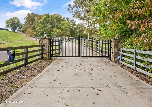 Photo 3 of Single family home for sale at 1001 Smith School Rd, Strawberry Plains, TN 37871 | MLS# 1359839 | Listing updated on 2026-10-23