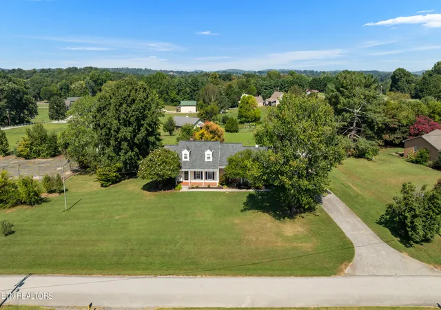 Photo 2 of Sale Pending at 1910 Smoky View Cir, Maryville, TN 37801 | MLS# 1359785 | Listing updated on 2026-10-29