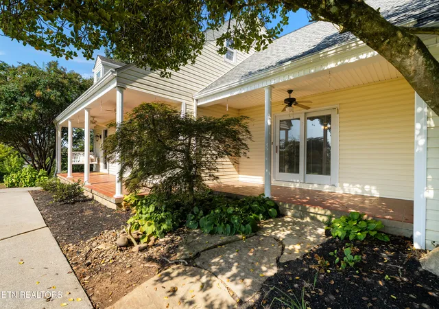 Photo 3 of Sale Pending at 1910 Smoky View Cir, Maryville, TN 37801 | MLS# 1359785 | Listing updated on 2026-10-29