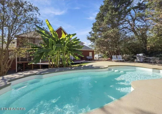 Photo 3 of Single family home for sale at 7324 Meadow Crk Tr, Knoxville, TN 37931 | MLS# 1360022 | Listing updated on 2026-10-29
