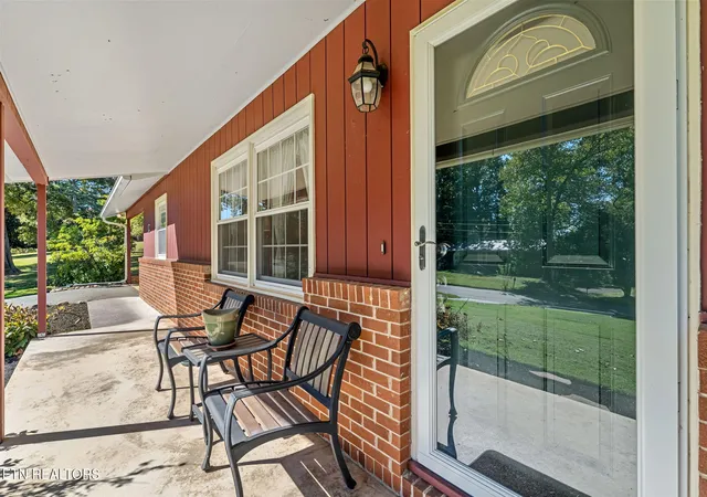 Photo 2 of Single family home for sale at 5708 Woodleaf Dr, Knoxville, TN 37912 | MLS# 1359674 | Listing updated on 2026-10-28