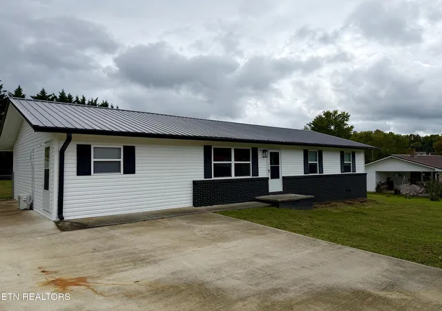 Photo 2 of Single family home for sale at 151 Jaynes Rd, Tazewell, TN 37879 | MLS# 1359782 | Listing updated on 2026-10-23