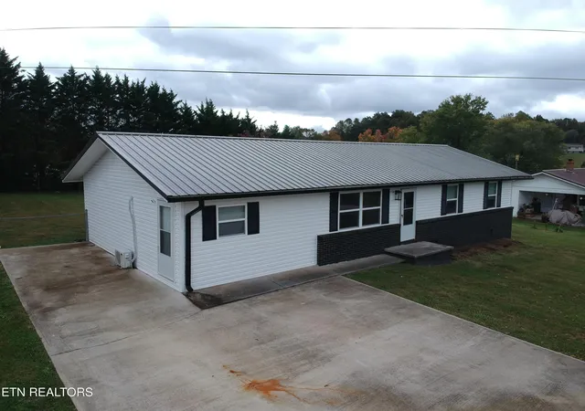 Photo 3 of Single family home for sale at 151 Jaynes Rd, Tazewell, TN 37879 | MLS# 1359782 | Listing updated on 2026-10-23