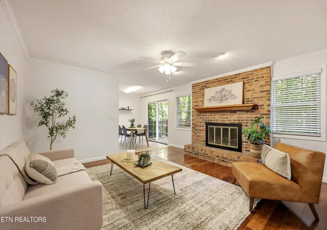 Photo 2 of Single family home for sale at 733 Valley Dale Rd, Knoxville, TN 37923 | MLS# 1359984 | Listing updated on 2026-10-28