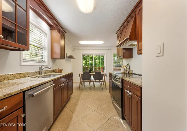 Photo 3 of Single family home for sale at 733 Valley Dale Rd, Knoxville, TN 37923 | MLS# 1359984 | Listing updated on 2026-10-28
