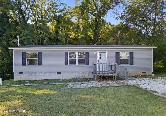 Photo 1 of Single family home for sale at 438 Jarnigan St, Clinton, TN 37716 | MLS# 1360035 | Listing updated on 2026-10-30
