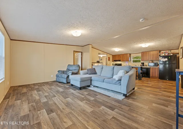Photo 3 of Single family home for sale at 438 Jarnigan St, Clinton, TN 37716 | MLS# 1360035 | Listing updated on 2026-10-30