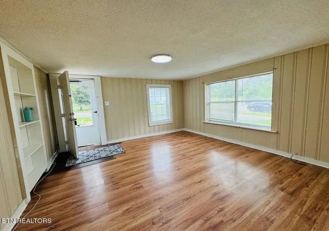 Photo 3 of Single family home for sale at 3805 Romines Dr, Knoxville, TN 37914 | MLS# 1359820 | Listing updated on 2026-10-27